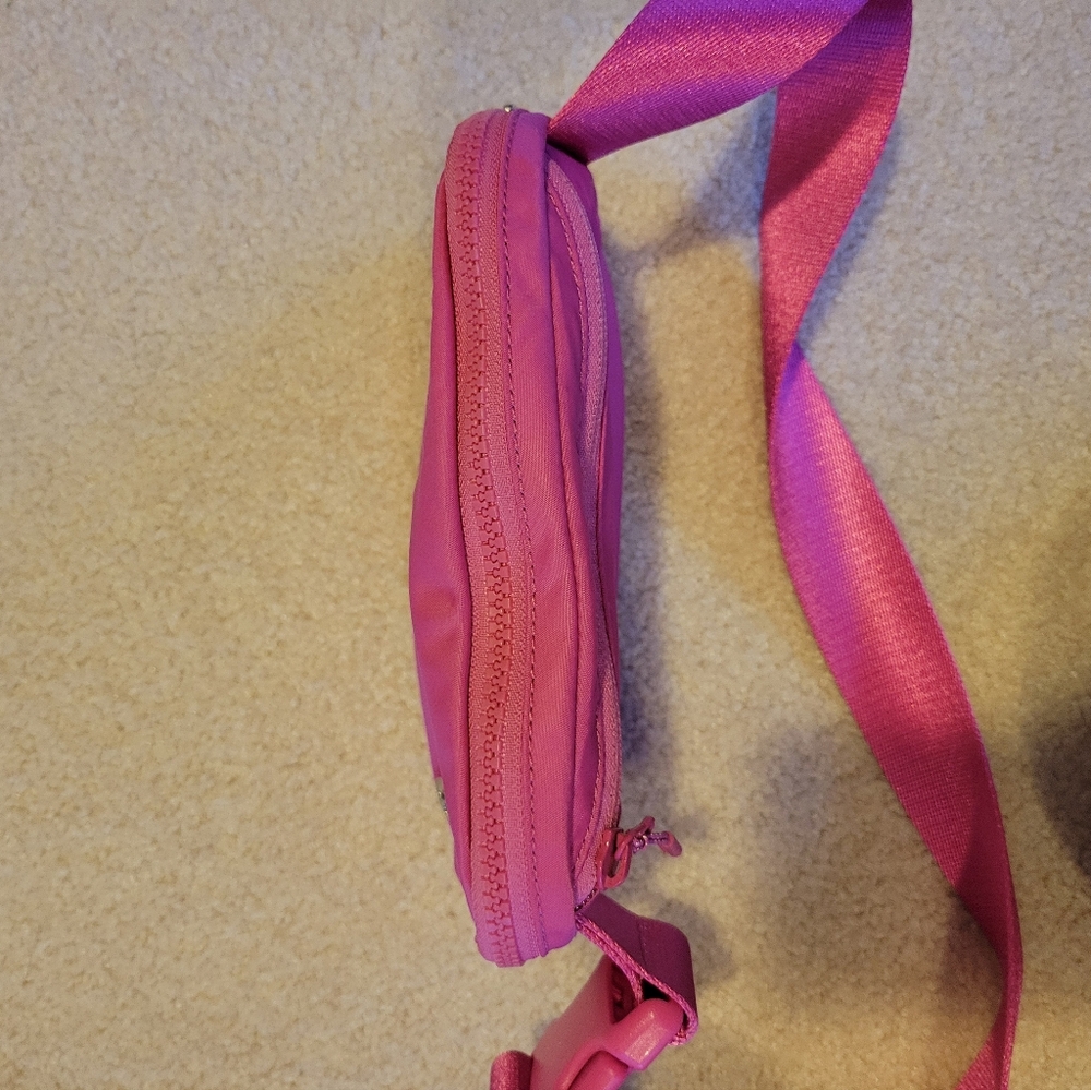 Lululemon Everywhere Belt Bag with Long Strap 1L Sonic Pink Crossbody Travel - Picture 9 of 14